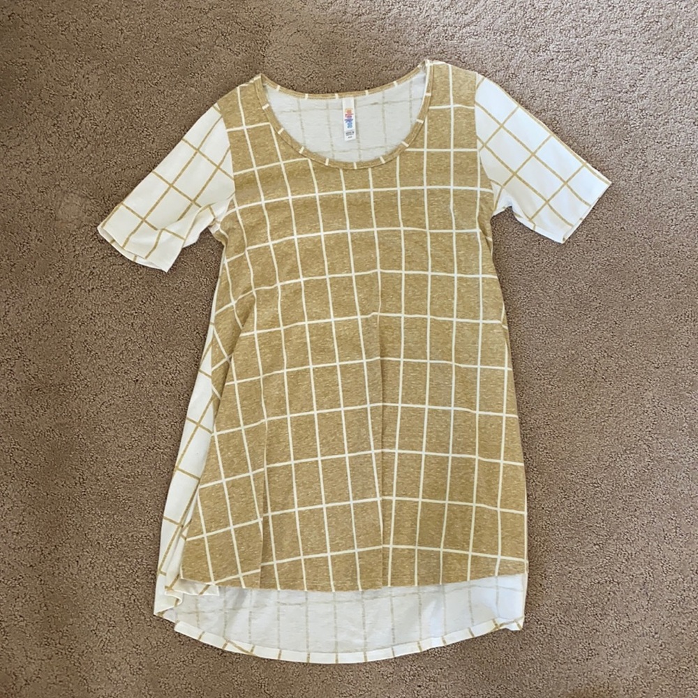 Lularoe perfect tee in perfect condition!